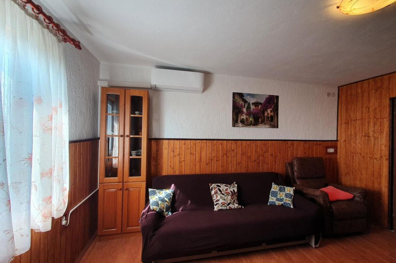 Apartment Mirella For 6 Persons Located In Central Istria Gradinje Экстерьер фото