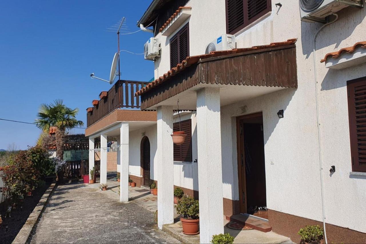 Apartment Mirella For 6 Persons Located In Central Istria Gradinje Экстерьер фото