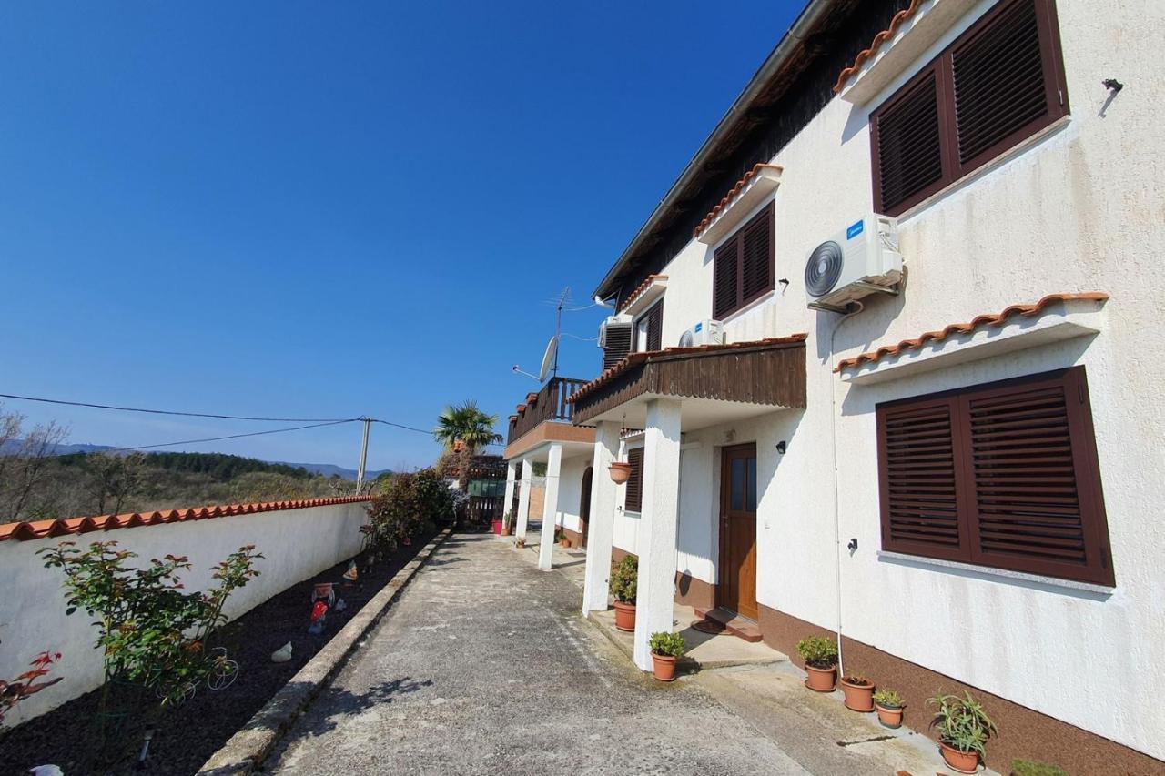 Apartment Mirella For 6 Persons Located In Central Istria Gradinje Экстерьер фото